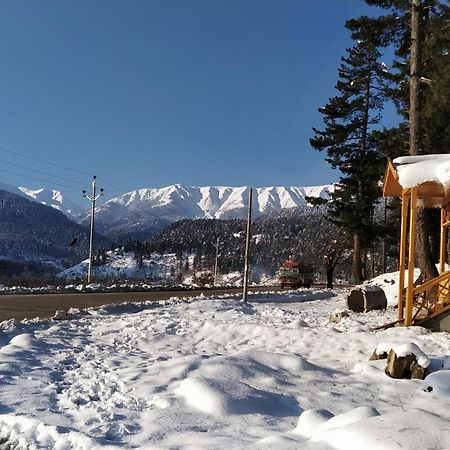 Everest Guest House Gulmarg Esterno foto