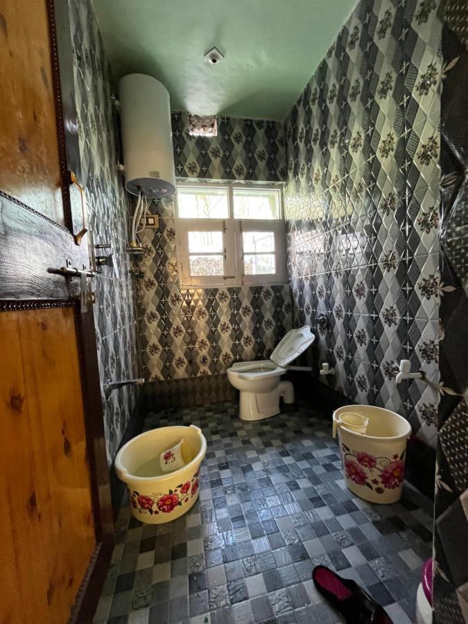 Everest Guest House Gulmarg Esterno foto
