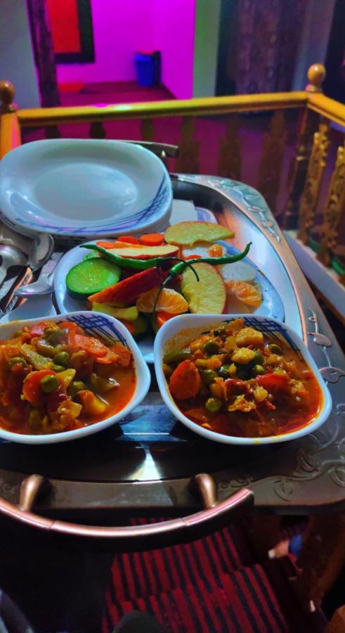 Everest Guest House Gulmarg Esterno foto