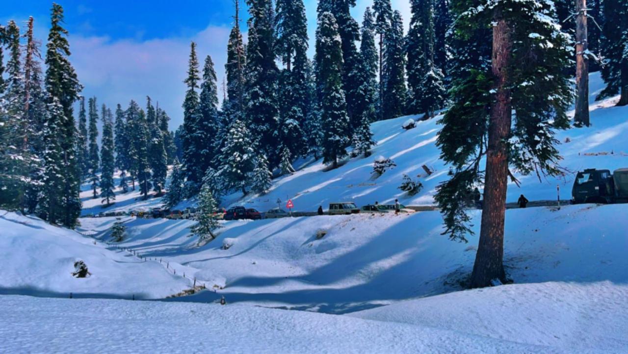 Everest Guest House Gulmarg Esterno foto