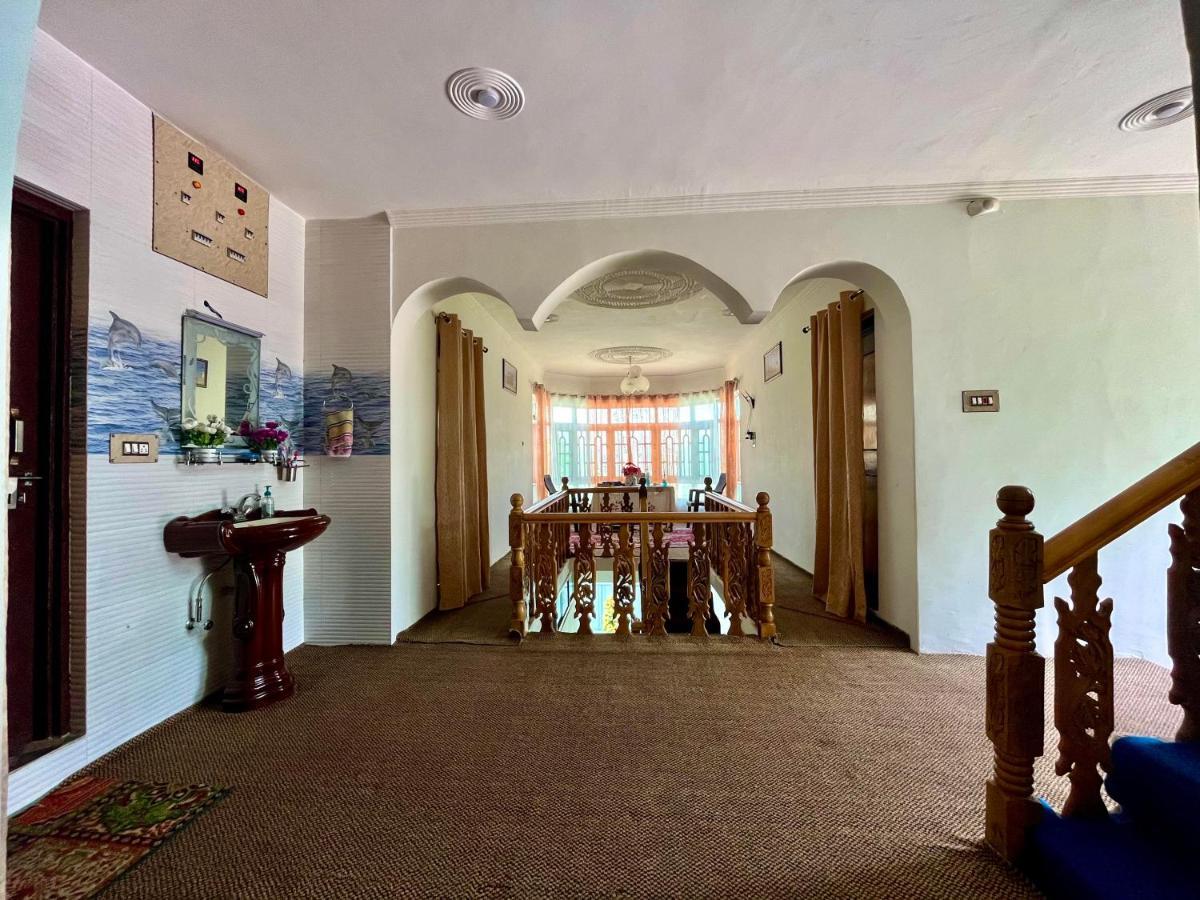 Everest Guest House Gulmarg Esterno foto