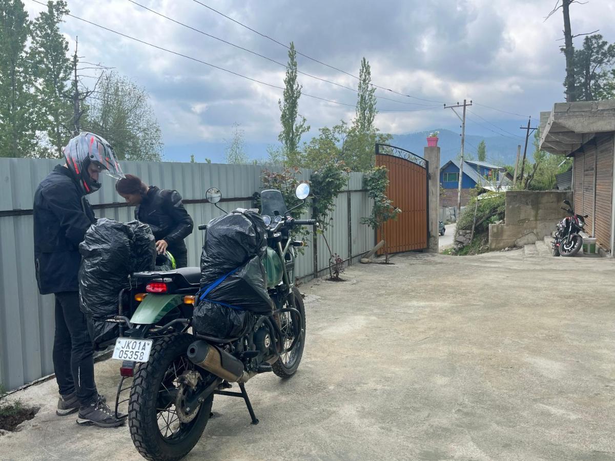 Everest Guest House Gulmarg Esterno foto