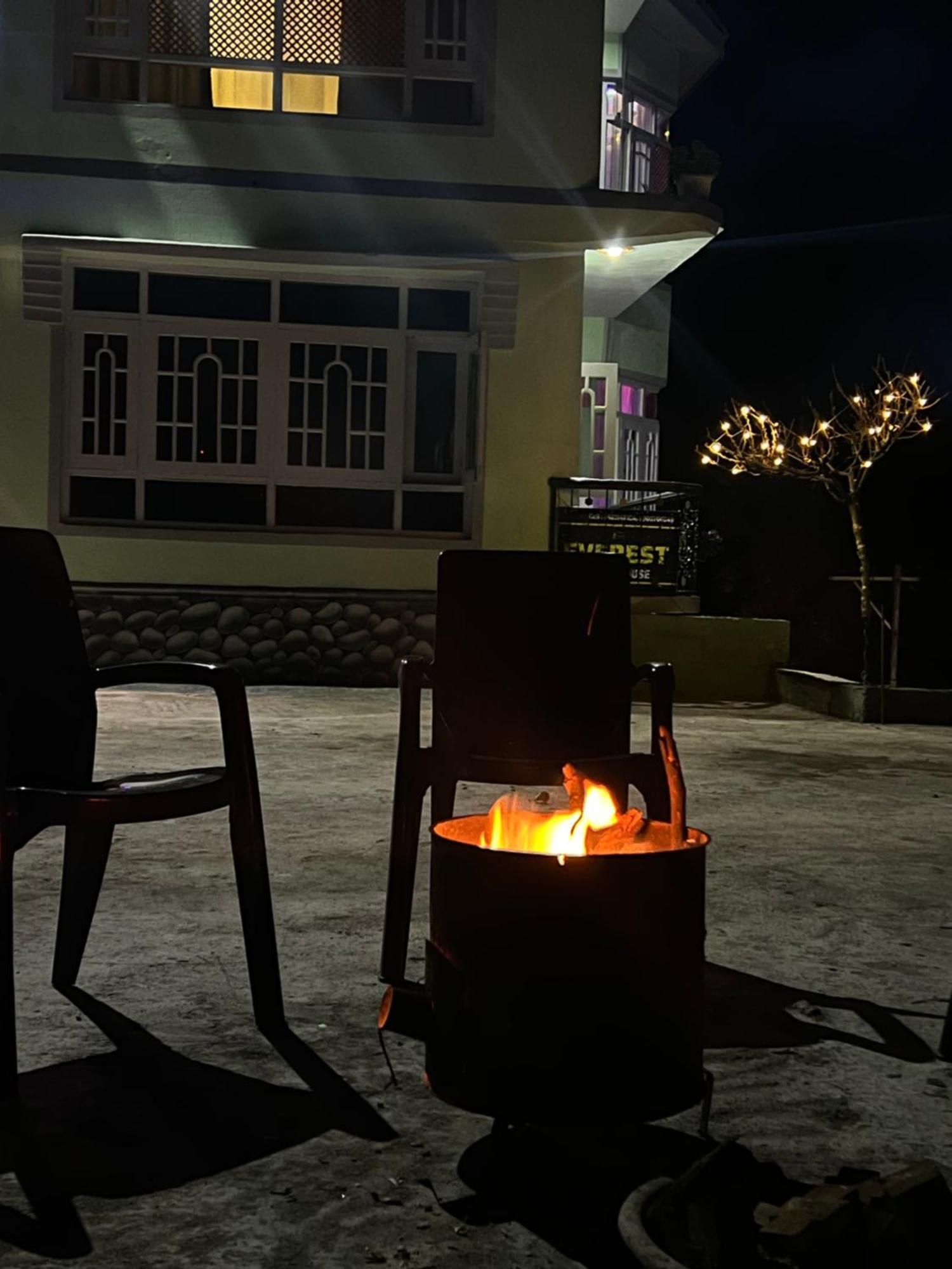 Everest Guest House Gulmarg Esterno foto
