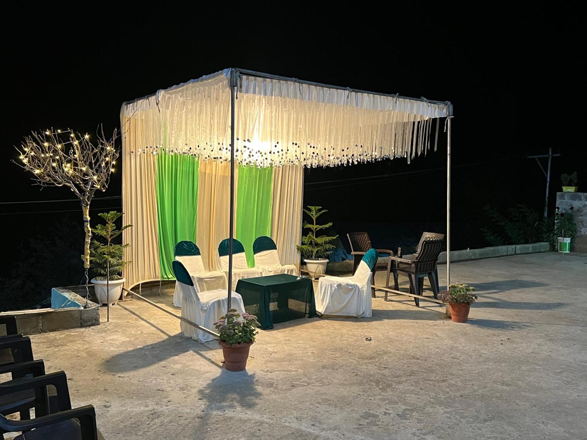Everest Guest House Gulmarg Esterno foto