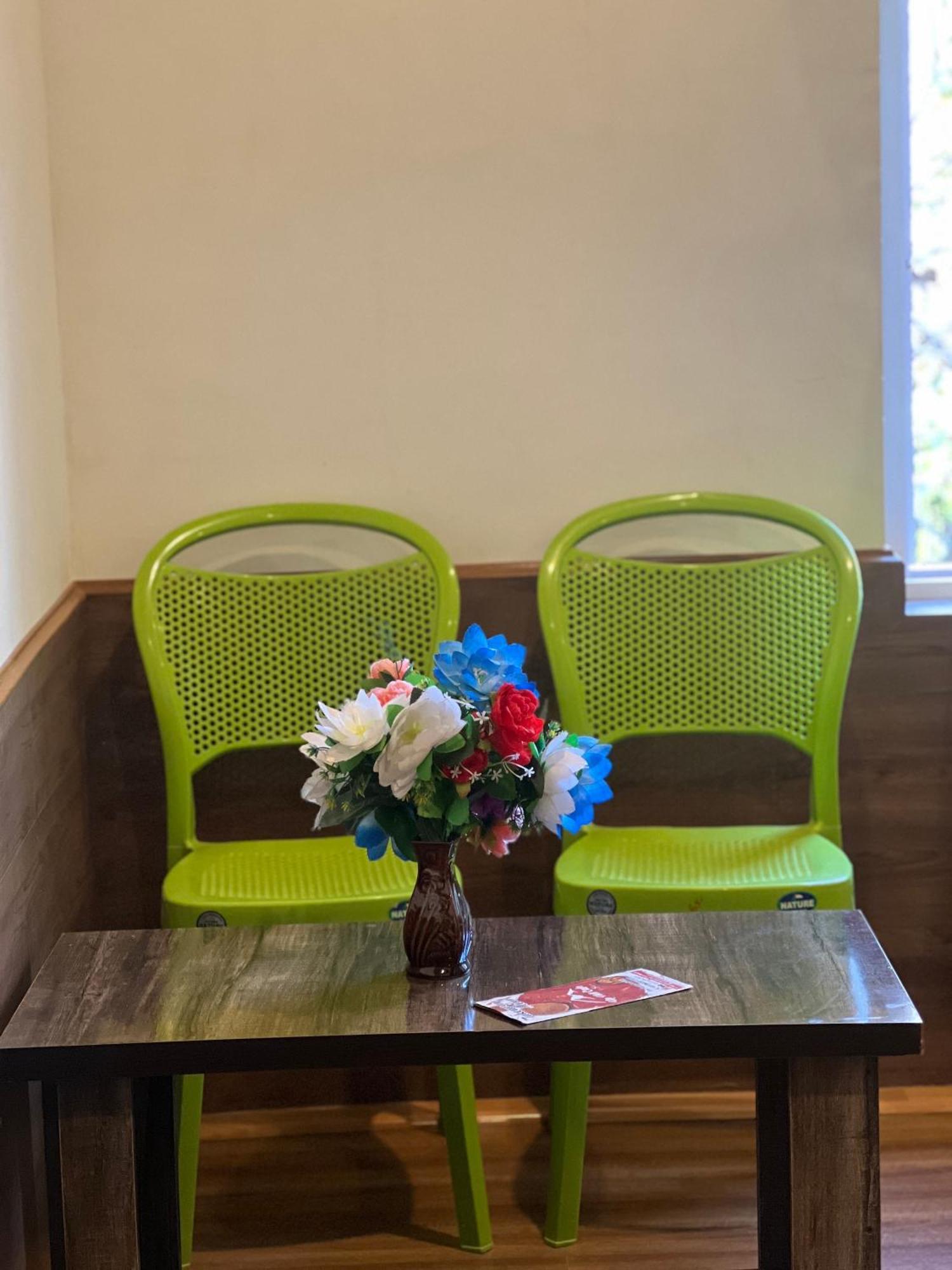 Everest Guest House Gulmarg Esterno foto