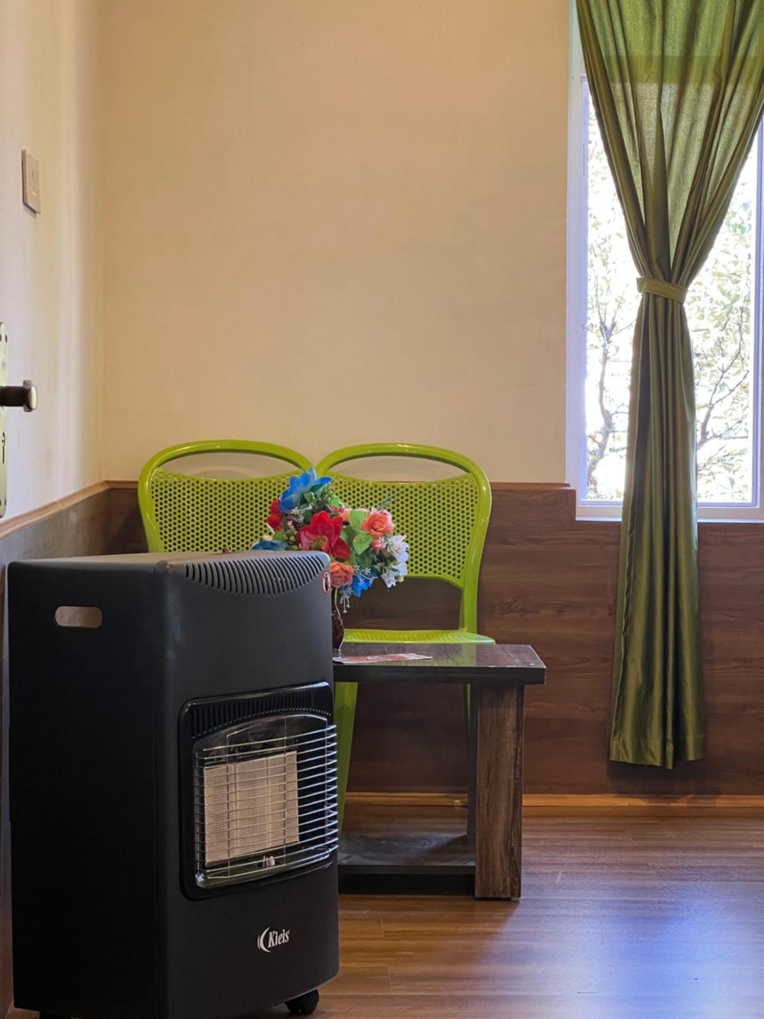 Everest Guest House Gulmarg Esterno foto